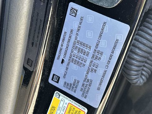 Certified 2024 Chevrolet Suburban Z71 w/ Luxury Package AWD/4WD image 28