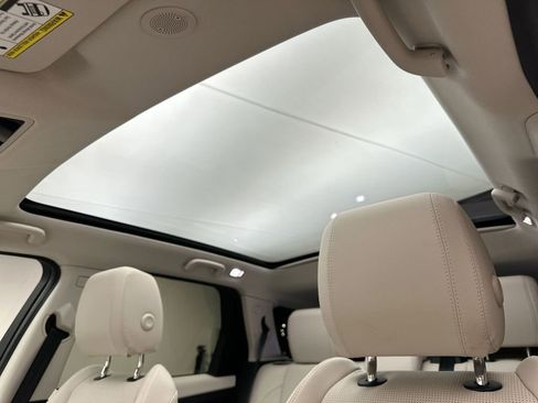 Used 2024 Land Rover Discovery Sport S image 11