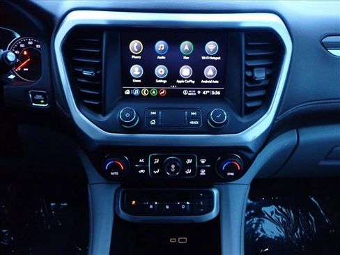 Used 2023 GMC Acadia SLT image 17