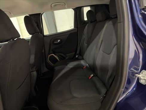 Used 2017 Jeep Renegade Latitude AWD/4WD image 19