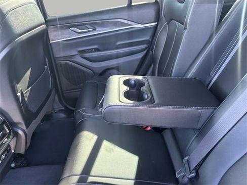 Used 2023 Jeep Grand Cherokee Limited image 26