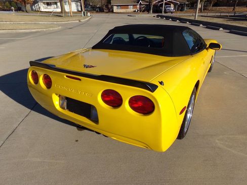 Used 2001 Chevrolet Corvette Convertible w/ Preferred Equipment Group2 image 31