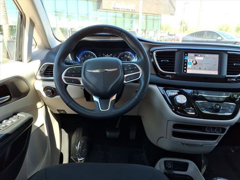 Used 2022 Chrysler Voyager LX image 19