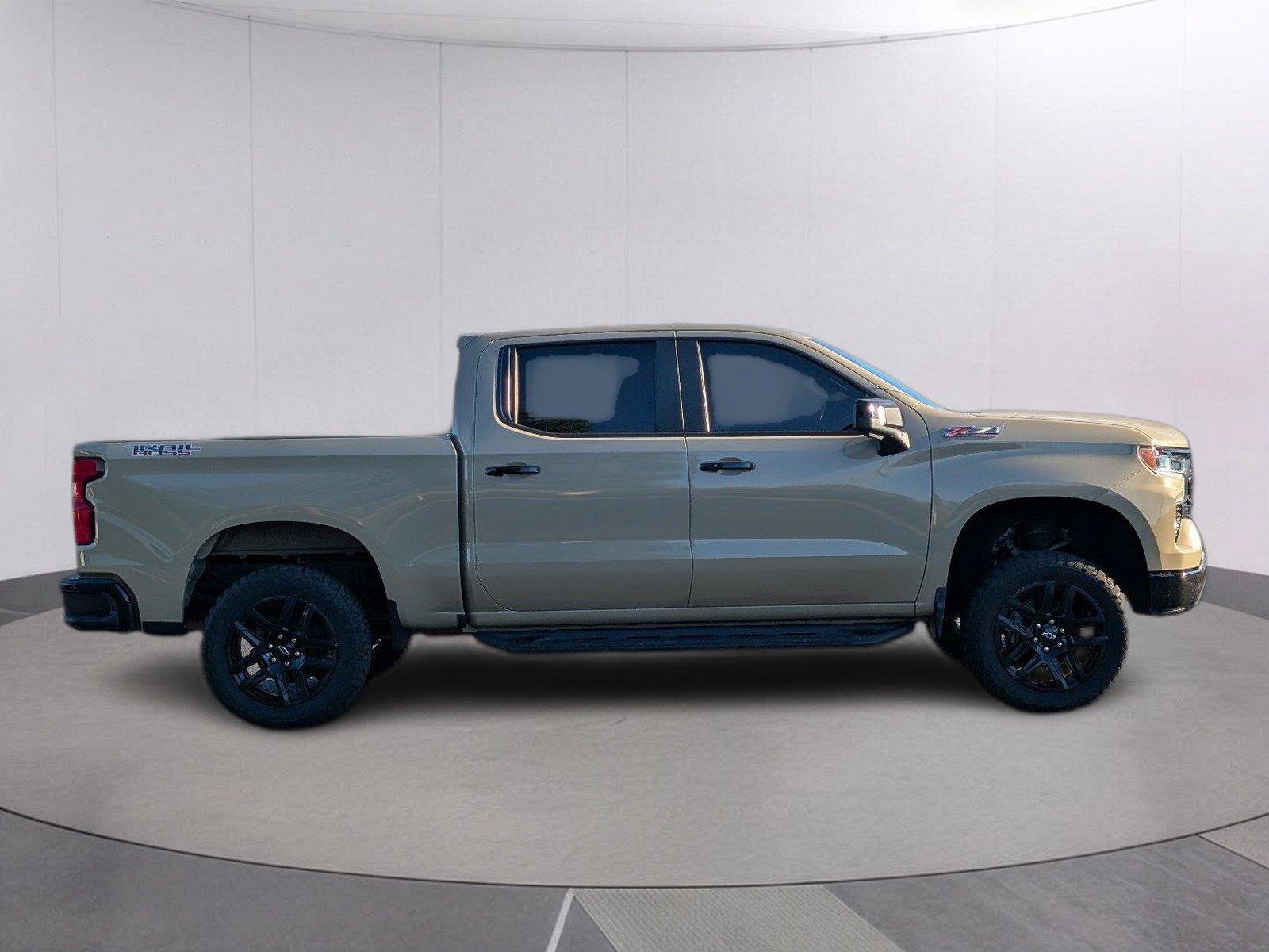 Used 2022 Chevrolet Silverado 1500 LT Trail Boss w/ LT Trail Boss Premium Package AWD/4WD image 8