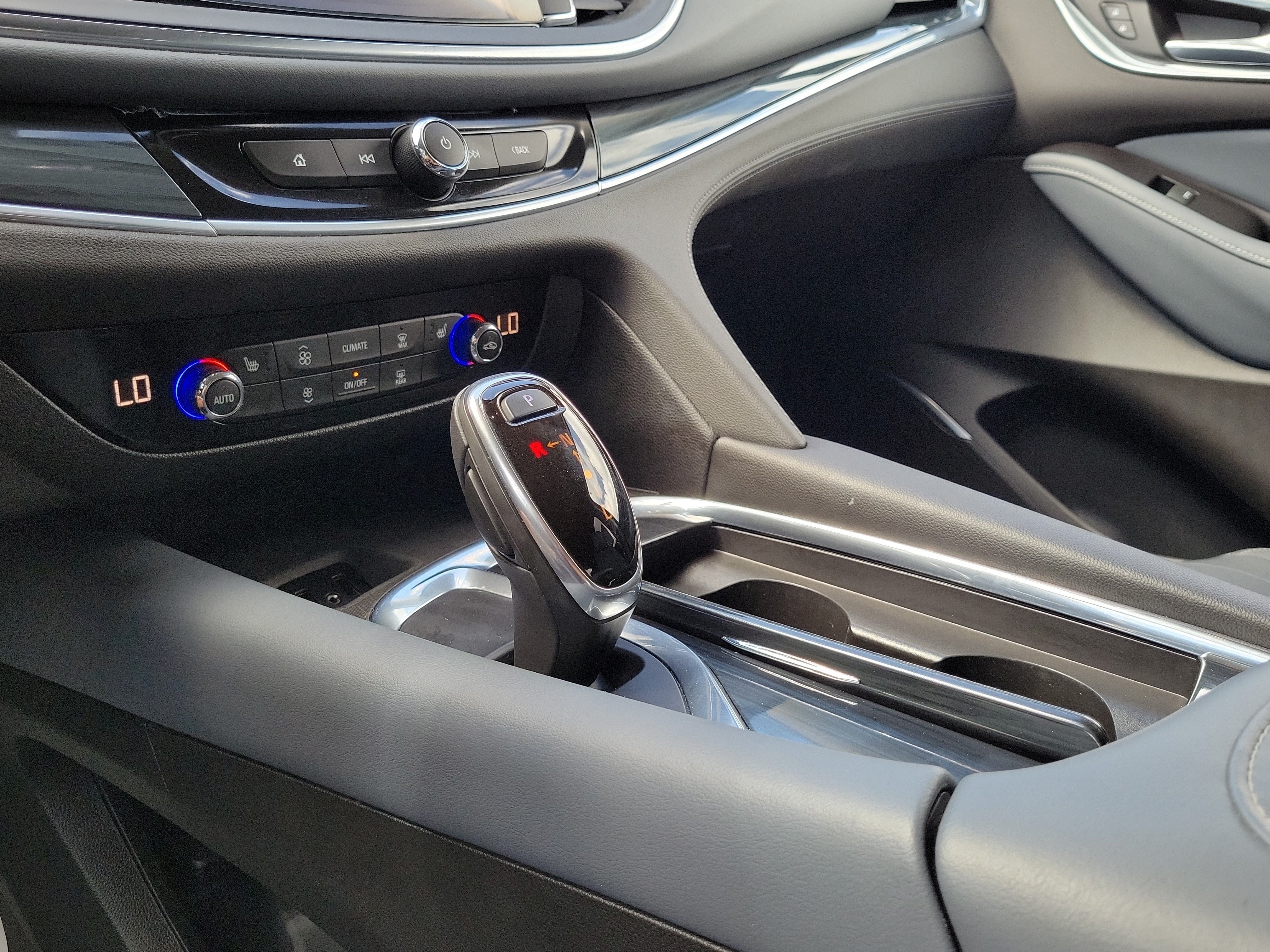 Used 2018 Buick Enclave Essence FWD image 29