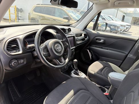 Used 2022 Jeep Renegade Latitude w/ Convenience Group AWD/4WD image 9