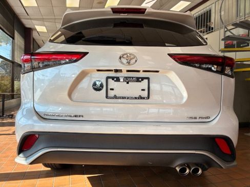 Used 2022 Toyota Highlander XSE AWD/4WD image 11