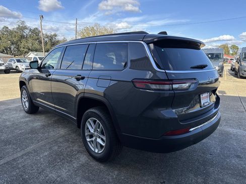 New 2025 Jeep Grand Cherokee L Laredo image 4