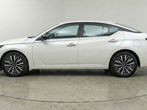 Used 2025 Nissan Altima 2.5 SV FWD image 4