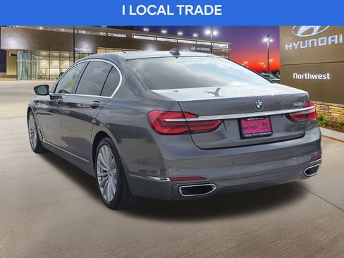 Used 2017 BMW 740i image 9