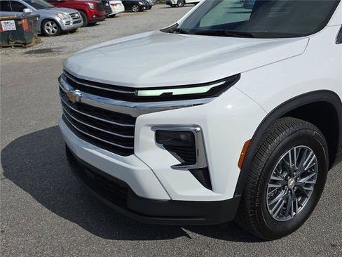Used 2025 Chevrolet Traverse LT FWD image 10