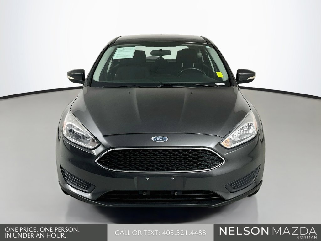Used 2018 Ford Focus SE FWD image 2