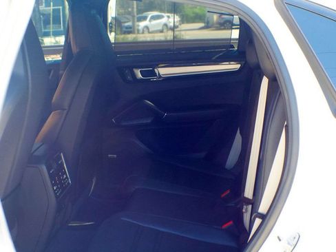 Used 2023 Porsche Cayenne Platinum Edition AWD/4WD image 48