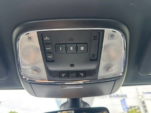 Used 2019 Jeep Grand Cherokee Altitude AWD/4WD image 11