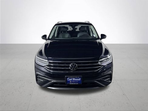 Used 2022 Volkswagen Tiguan SE w/ Panoramic Sunroof Package image 3
