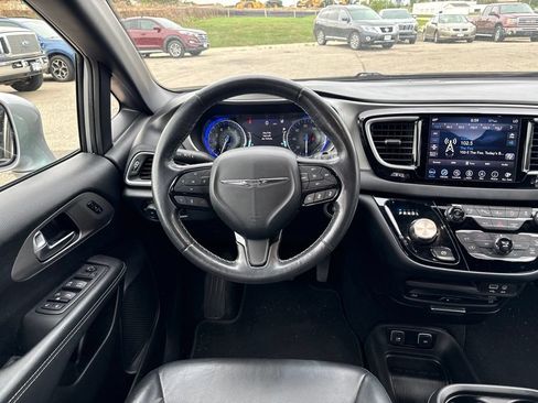 Used 2020 Chrysler Pacifica Touring-L w/ Advanced Safetytec Group AWD/4WD image 14