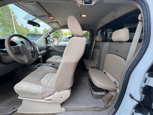 Used 2012 Nissan Frontier SV AWD/4WD image 13