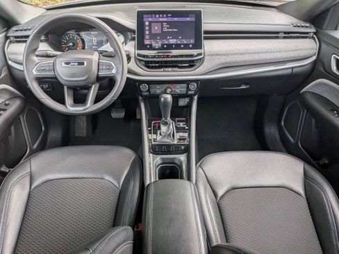 Used 2024 Jeep Compass Latitude AWD/4WD image 14