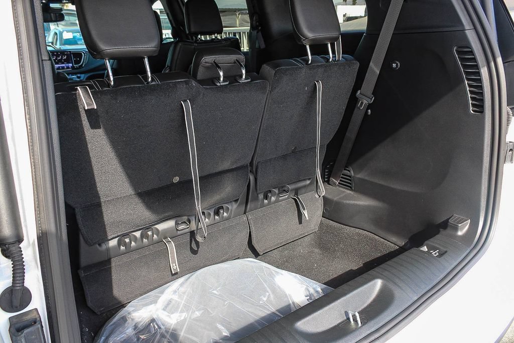 New 2027 Chrysler Pacifica Select FWD image 27