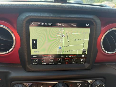 Used 2023 Jeep Wrangler Unlimited Rubicon w/ Cold Weather Group AWD/4WD image 19