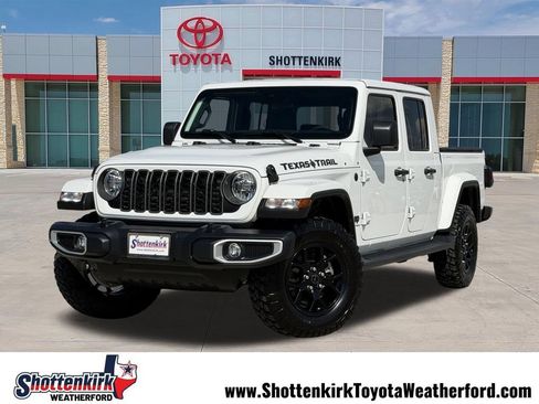 Used 2025 Jeep Gladiator Sport AWD/4WD image 1