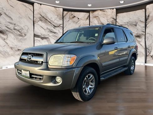 Used 2005 Toyota Sequoia SR5 image 4