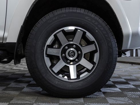 Used 2021 Toyota 4Runner TRD Off-Road AWD/4WD image 46