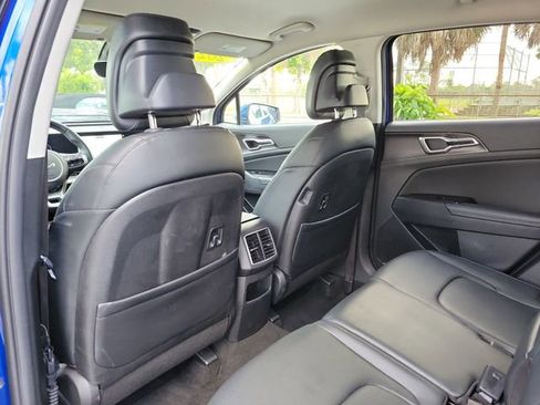 Used 2025 Kia Sportage EX FWD image 10