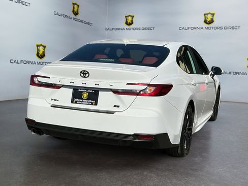 Used 2025 Toyota Camry SE w/ Convenience Package image 5