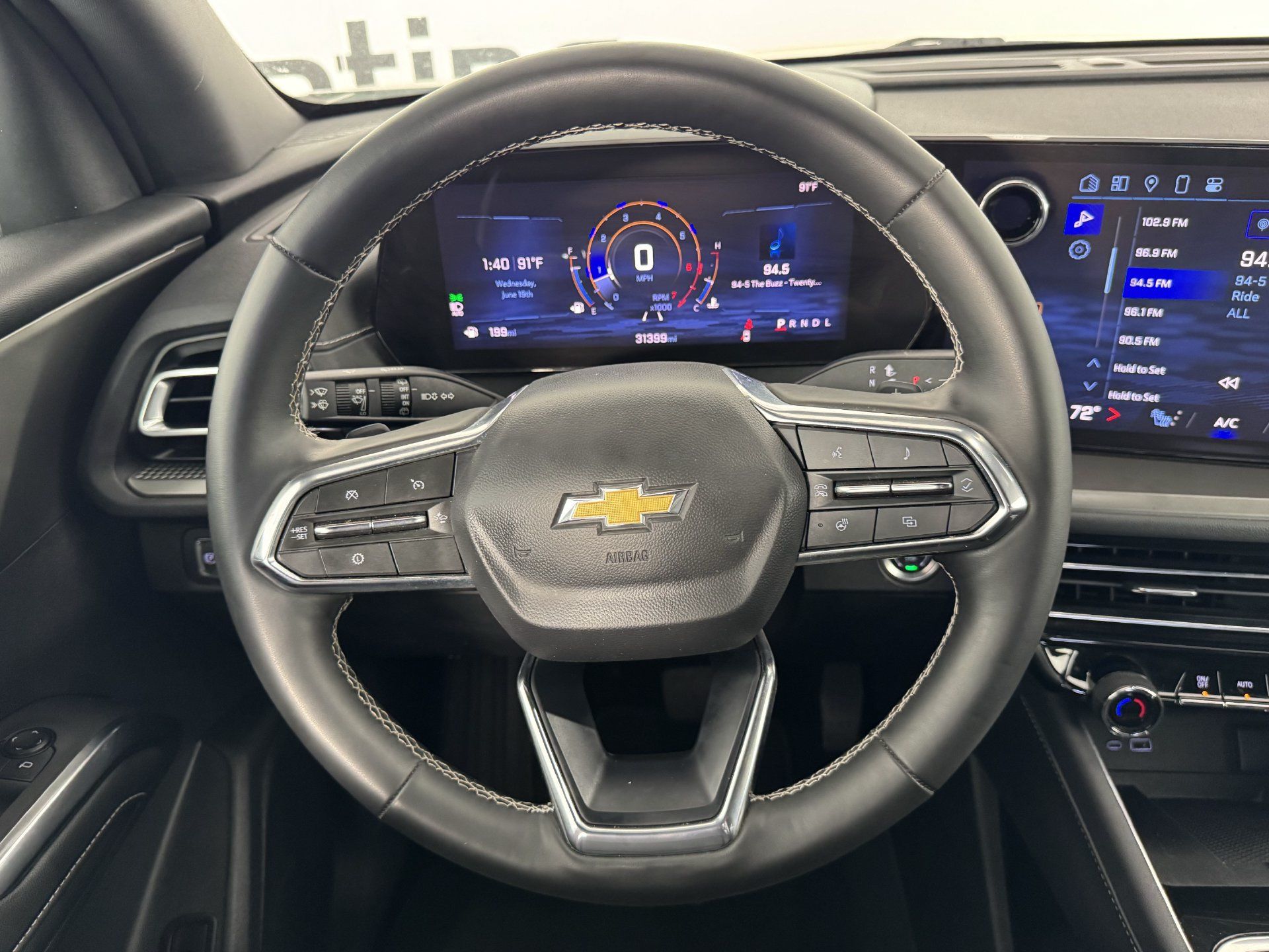 Used 2025 Chevrolet Traverse LT FWD image 28