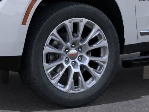 New 2026 GMC Yukon Denali w/ Denali Reserve Package AWD/4WD image 9