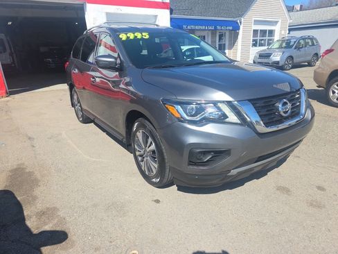Used 2018 Nissan Pathfinder S image 2