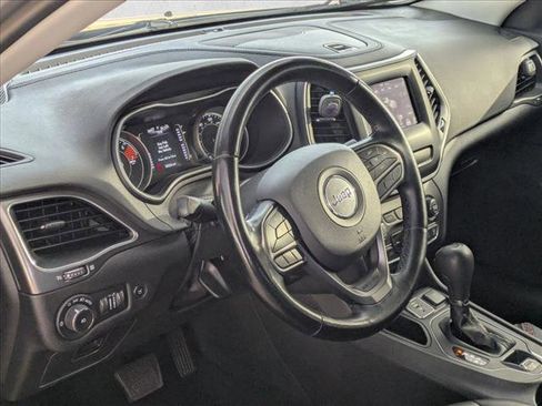 Used 2020 Jeep Cherokee Latitude Plus w/ Cold Weather Group image 11