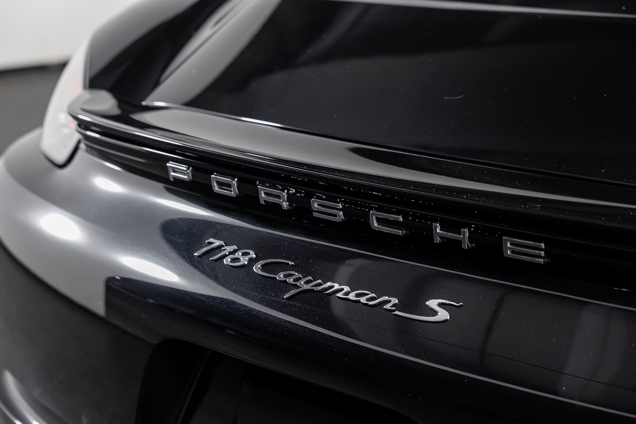 Used 2018 Porsche 718 Cayman S RWD image 25