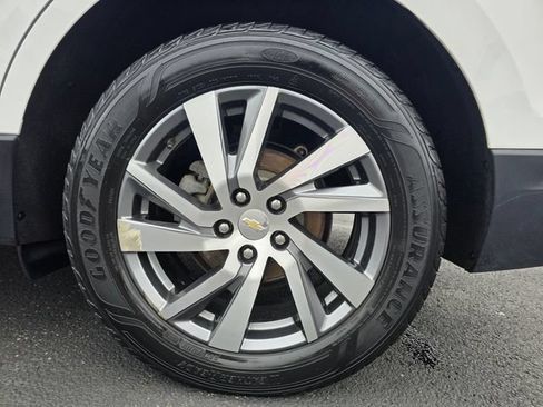 Used 2023 Chevrolet Equinox Premier AWD/4WD image 8