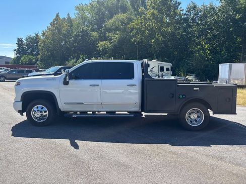 Used 2025 Chevrolet Silverado 3500 High Country w/ High Country Premium Package AWD/4WD image 8