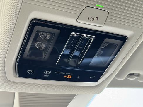 New 2025 Volkswagen Tiguan SE image 33