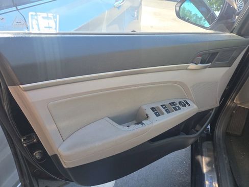 Used 2018 Hyundai Elantra SEL FWD image 7