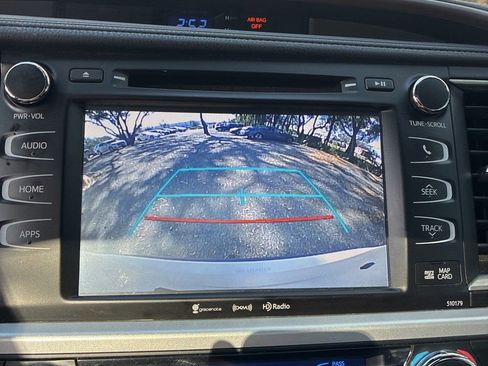 Used 2018 Toyota Highlander XLE image 6