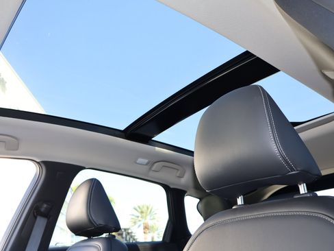 Certified 2025 INFINITI QX50 Luxe image 5