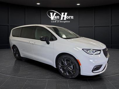 New 2026 Chrysler Pacifica Select