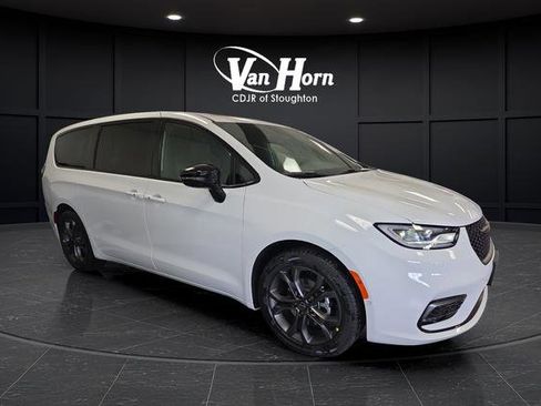 New 2026 Chrysler Pacifica Select image 1