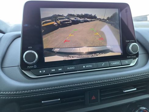 Used 2025 Nissan Rogue SV AWD/4WD image 27