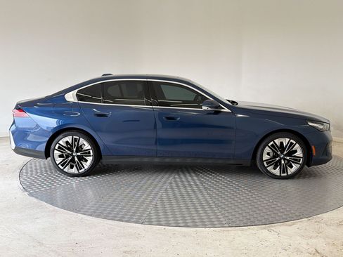 Used 2026 BMW 530i xDrive AWD/4WD image 8