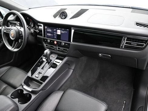 Certified 2026 Porsche Macan AWD/4WD image 30