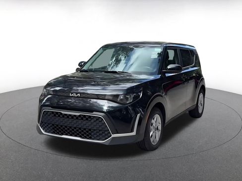 Used 2025 Kia Soul LX w/ LX Technology Package FWD image 7