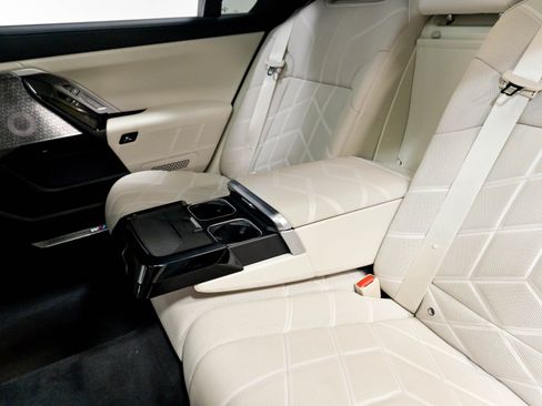 Used 2023 BMW 760i xDrive w/ Luxury Rear Seating Package AWD/4WD image 31
