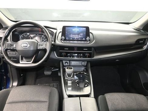 Used 2025 Nissan Rogue SV FWD image 12