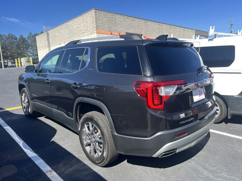 Used 2020 GMC Acadia SLT w/ Driver Alert Package II image 2