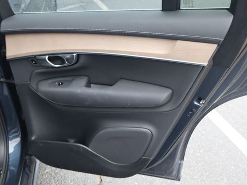 Certified 2025 Volvo XC90 B6 Plus image 33